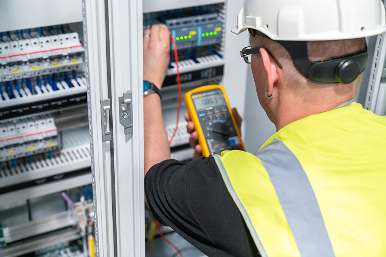 Elektroanlagen-Kontrolle bei ESR GmbH & Co. KG in Dorfprozelten
